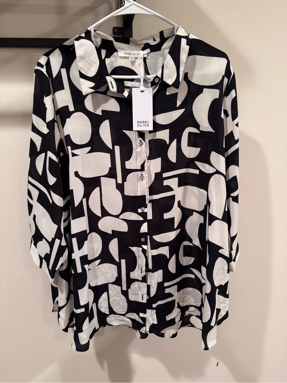 Rose & Olive Black & White Geometric Button-Down Shirt